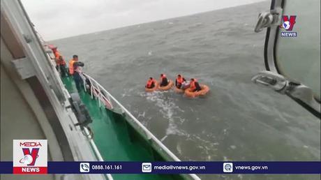 Cứu nạn thành công 13 thuyền viên tàu hàng gặp nạn