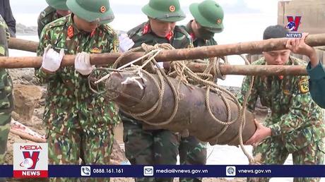 Di dời quả bom nặng hơn 100kg đến nơi xử lý an toàn