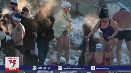 Bơi lội trong lạnh giá ở Siberia, Nga