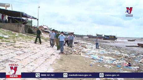 Rác thải gây ô nhiễm môi trường tại khu vực ven biển Hậu Lộc