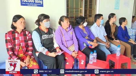 Cà Mau tặng hơn 300 suất quà cho gia đình bệnh nhân phong