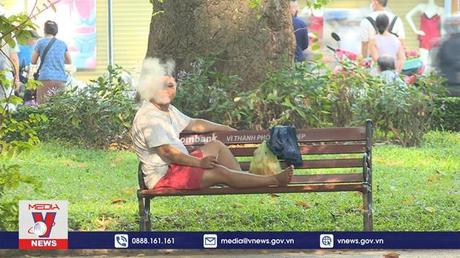 Cảnh báo ung thư phổi ở người trẻ hút thuốc lá