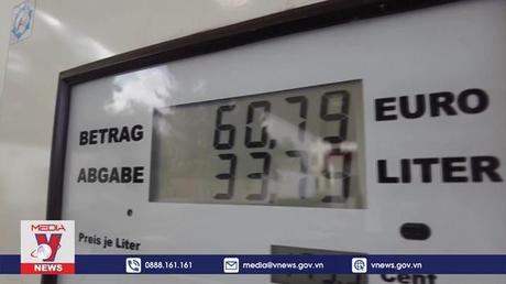 Giá dầu thế giới giảm xuống mức thấp nhất từ đầu năm