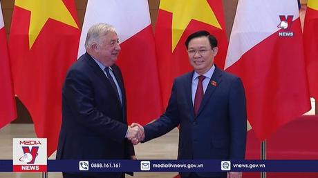 Chủ tịch Quốc hội hội đàm với Chủ tịch Thượng viện Pháp