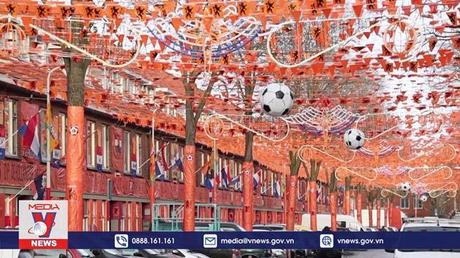 Nhuộm cam một con phố ủng hộ đội tuyển