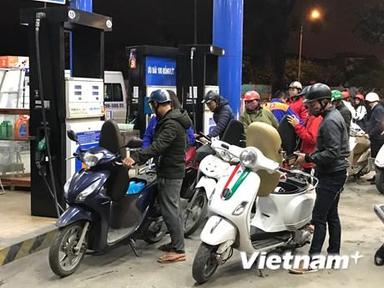 Giảm mạnh nhất từ đầu năm, xăng RON95-III về ngưỡng 21.200 đồng mỗi lít