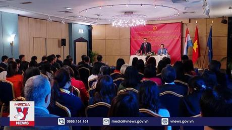 Thủ tướng Phạm Minh Chính gặp gỡ kiều bào tại Luxembourg