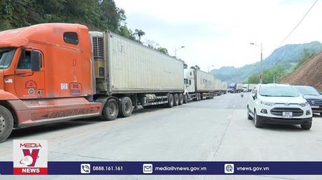 Xe nông sản thông quan sang Trung Quốc tăng dần