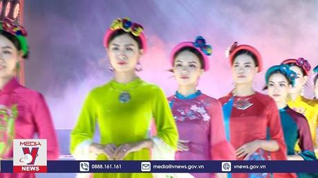 Áo dài Việt trong dòng chảy công nghiệp văn hóa