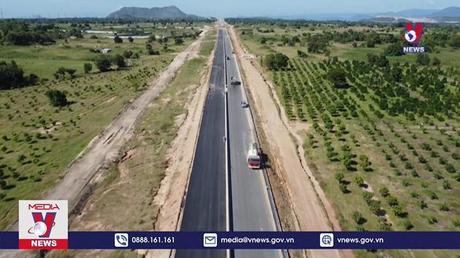 Nhộn nhịp trên công trường cao tốc Vĩnh Hảo – Phan Thiết