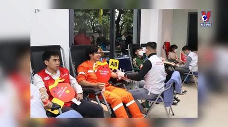 Vạn giọt hồng thắp lửa lòng nhân ái