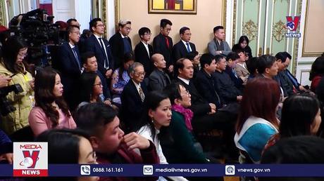 Thủ tướng gặp gỡ kiều bào tại Bỉ và châu Âu