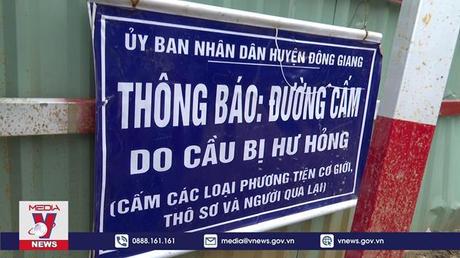 Mưa lũ phá hỏng cây cầu ở huyện miền núi Quảng Nam