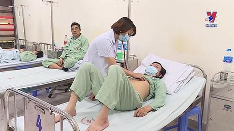 Câu chuyện sức khỏe: Cảnh báo ngộ độc rượu dịp cuối năm 