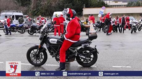 Những ông già Noel đi xe máy làm từ thiện