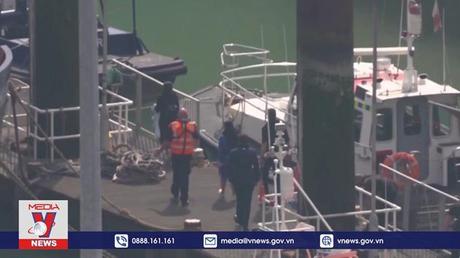 Pháp bắt giữ hơn 160 người di cư qua eo biển Manche