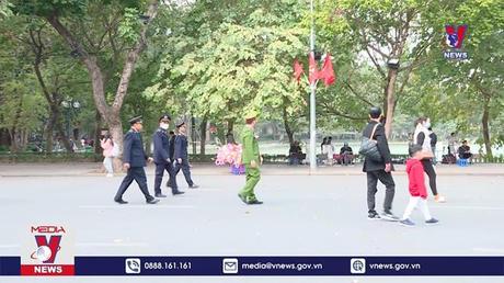 Khó dẹp bán hàng rong trên phố đi bộ