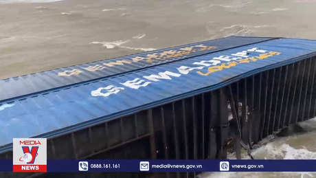 Phát hiện 3 Container trôi dạt vào bờ biển Quảng Ngãi