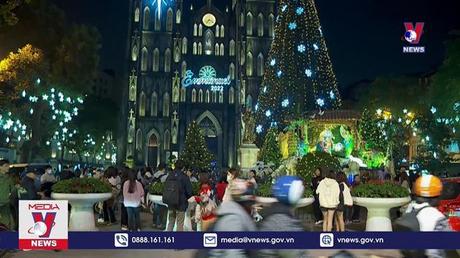 Không khí Noel tràn ngập ở thủ đô