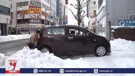 Tuyết rơi dày làm gián đoạn giao thông tại Nhật Bản