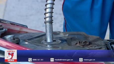 Giá xăng tiếp tục giảm