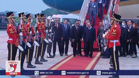 Chủ tịch nước tới Jakarta, bắt đầu chuyến thăm cấp nhà nước Cộng hòa Indonesia