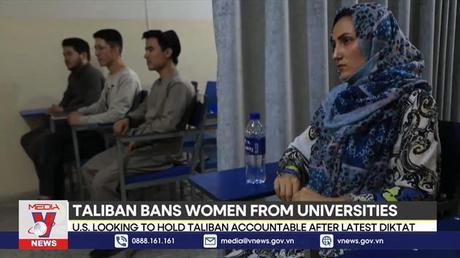 Taliban cấm phụ nữ Afghanistan học đại học