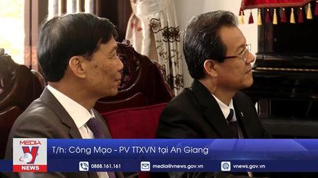 Trưởng ban Dân vận Trung ương thăm, chúc mừng Giáng sinh tại An Giang