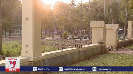 Tháo dỡ hàng rào công viên Thống Nhất