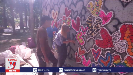 Nghệ thuật tái chế mang sắc màu đến thủ đô Venenuzela