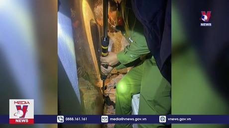 Kẻ trộm mắc kẹt trong “ống khói” nhờ công an giải cứu