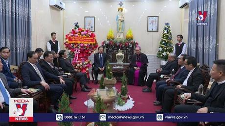 Phó Chủ tịch thường trực Quốc hội chúc mừng Giáng sinh tại Huế