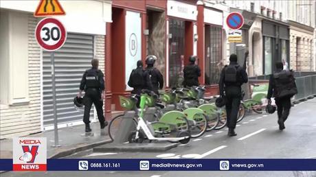 Nổ súng gây thương vong tại Paris