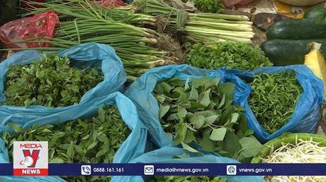 Mưa lạnh kéo dài rau xanh tăng giá