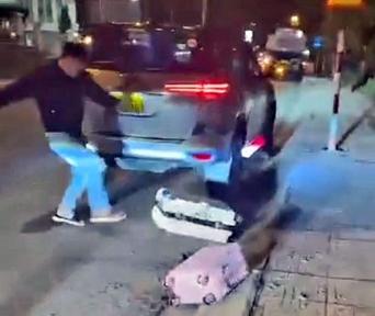 Tạm giữ xe taxi, chấm dứt hợp đồng tài xế xúc phạm du khách ở Đà Lạt