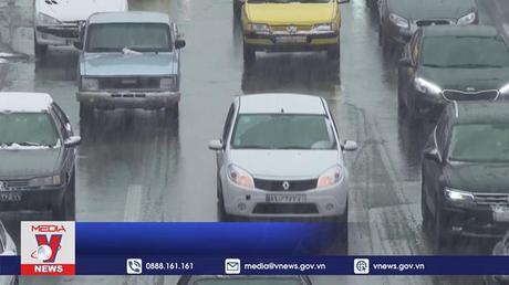 Thủ đô Iran đón tuyết đầu mùa dịp Giáng sinh