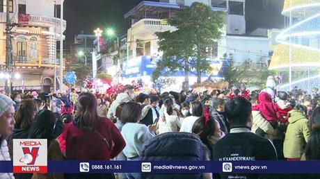 Rộn ràng không khí đêm Giáng sinh tại Nam Định