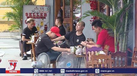 Báo động gia tăng thanh thiếu niên hút thuốc lá điện tử