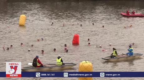 Lễ hội bơi mùa Đông tại Séc