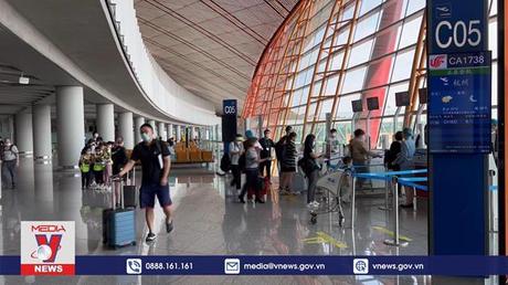 Trung Quốc bỏ yêu cầu cách ly tập trung đối với người nhập cảnh
