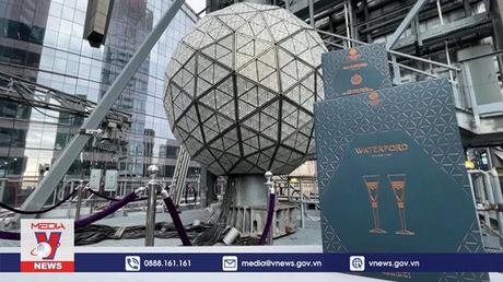 Quả cầu pha lê New York sẵn sàng “thả” thông điệp yêu thương