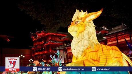 Thắp sáng đèn lồng mừng Tết Nguyên đán