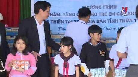 Vinamilk ủng hộ hơn 1 tỷ đồng cho đồng bào vùng lũ miền Trung