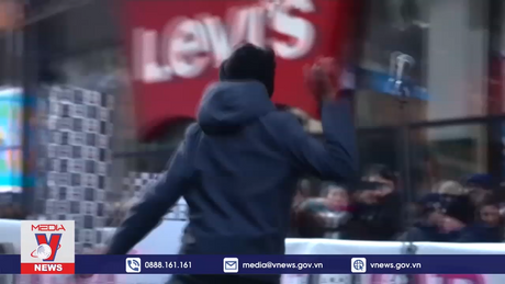 Ngày vứt bỏ muộn phiền của năm cũ tại Mỹ