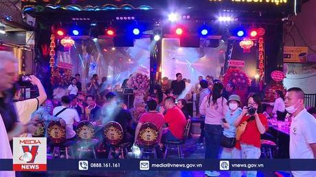 Phố Tây tưng bừng đón chào năm mới