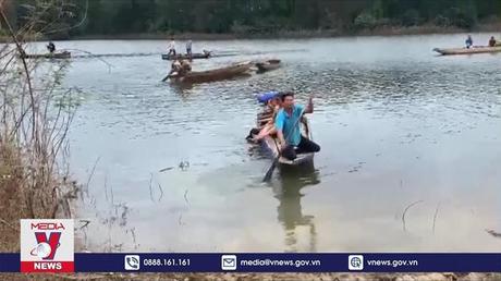 2 cha con gặp nạn khi đi xuồng qua lòng hồ thăm rẫy