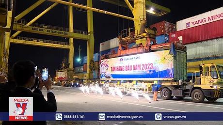 Cảng Đà Nẵng đón chuyến hàng đầu năm