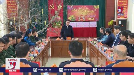 Đồng chí Nguyễn Xuân Thắng chúc tết nhân dân huyện Bình Liêu