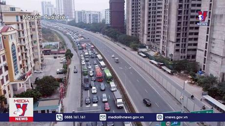 Người dân ùn ùn trở lại thành phố ngày cuối kỳ nghỉ lễ