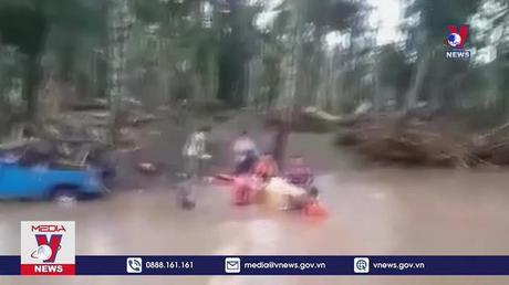 Hàng chục nghìn người Philippines chưa thể về nhà do lũ